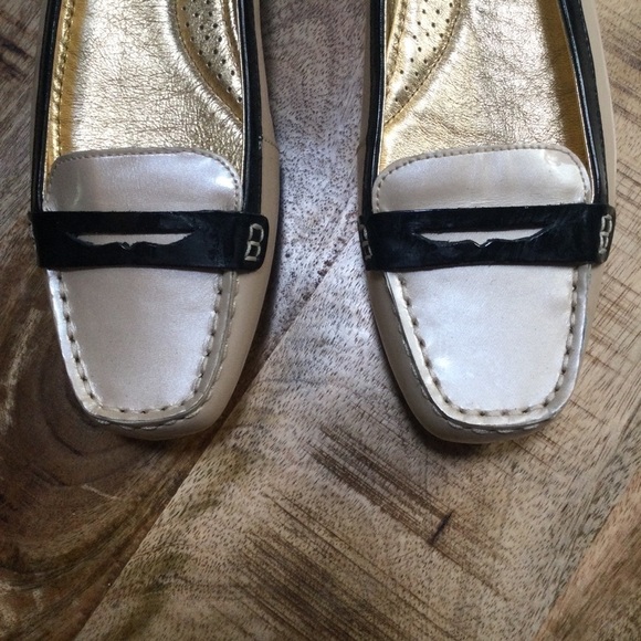 Sperry Top Sider slip on patent leather loafers Cream with Gold trim - Picture 2 of 6